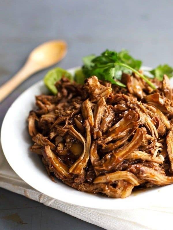 Honey Glazed Crockpot Chicken Adobo - simple pantry ingredients, hardly any hands-on time, 200 calories. | https://fatloss-update.fit