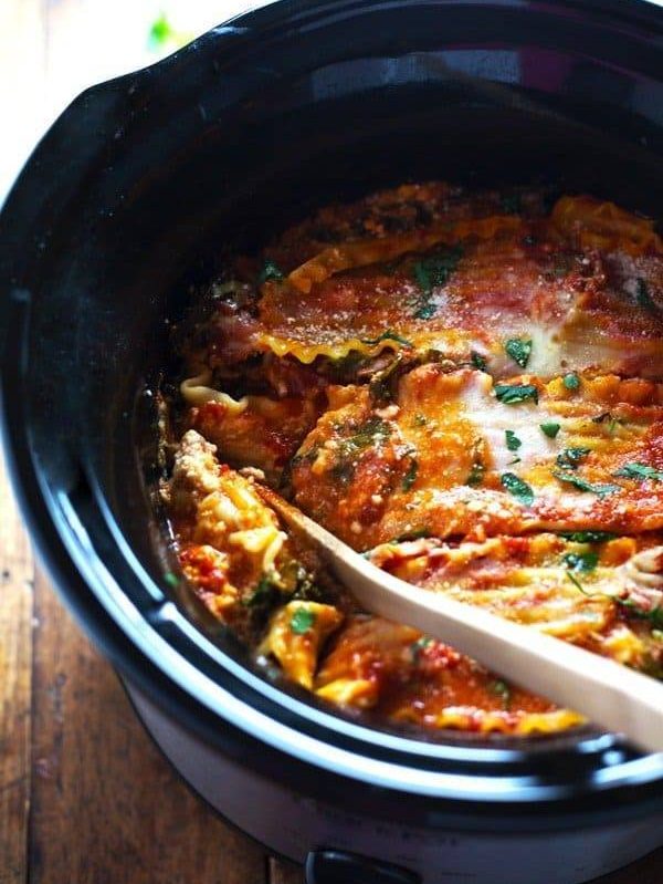 Super Easy Skinny Veggie Crockpot Lasagna - a handful of simple ingredients for a healthy family dinner. | https://fatloss-update.fit