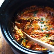 Super Easy Skinny Veggie Crockpot Lasagna - a handful of simple ingredients for a healthy family dinner. | https://fatloss-update.fit